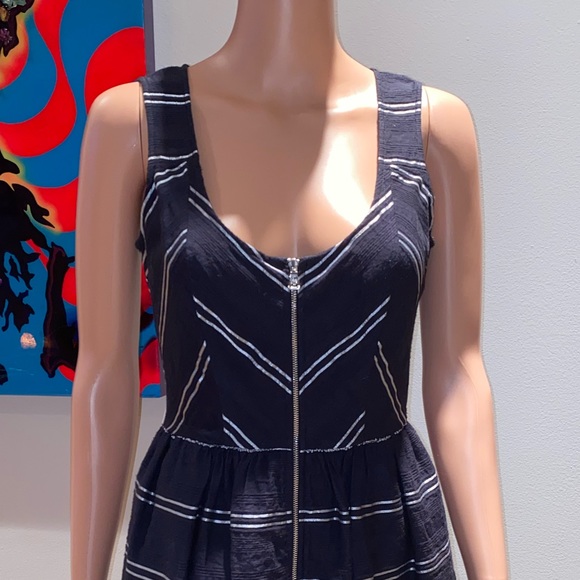 *GUESS* Dress - Picture 2 of 7